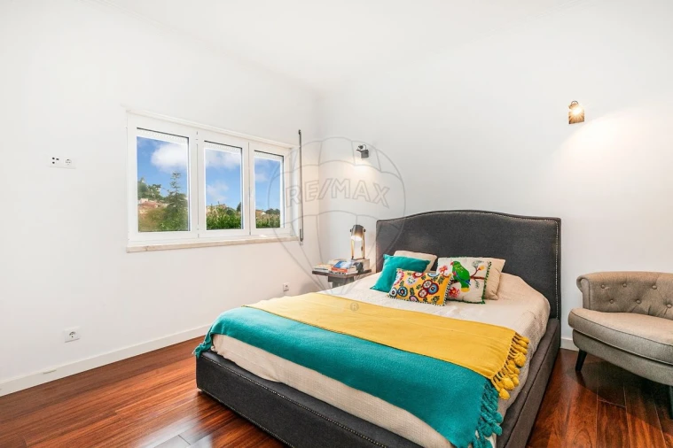 Moradia T5 para Venda em Santa Maria e São Miguel, São Martinho, São Pedro Penaferrim Foto 3