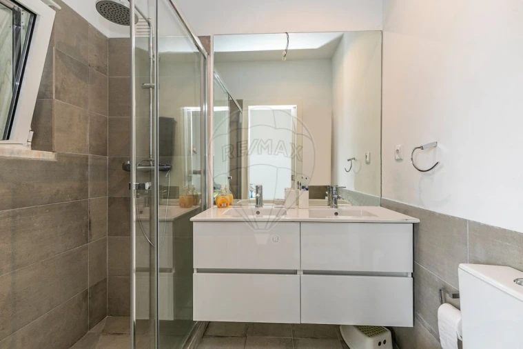 Moradia T5 para Venda em Santa Maria e São Miguel, São Martinho, São Pedro Penaferrim Foto 10