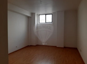 Apartamento T3 para Venda em Marvila, Ribeira Santarém, São Salvador, São Nicolau