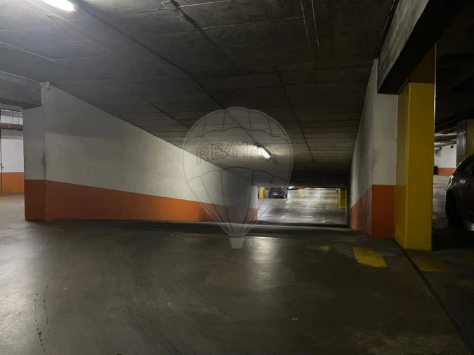 Garagem para Venda em Benfica Foto 8