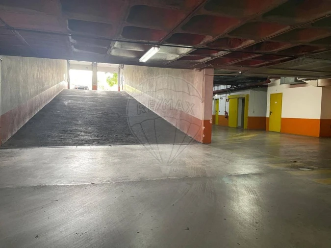 Garagem para Venda em Benfica Foto 9