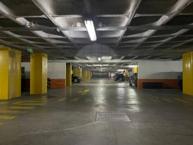 Garagem para Venda em Benfica Foto 4