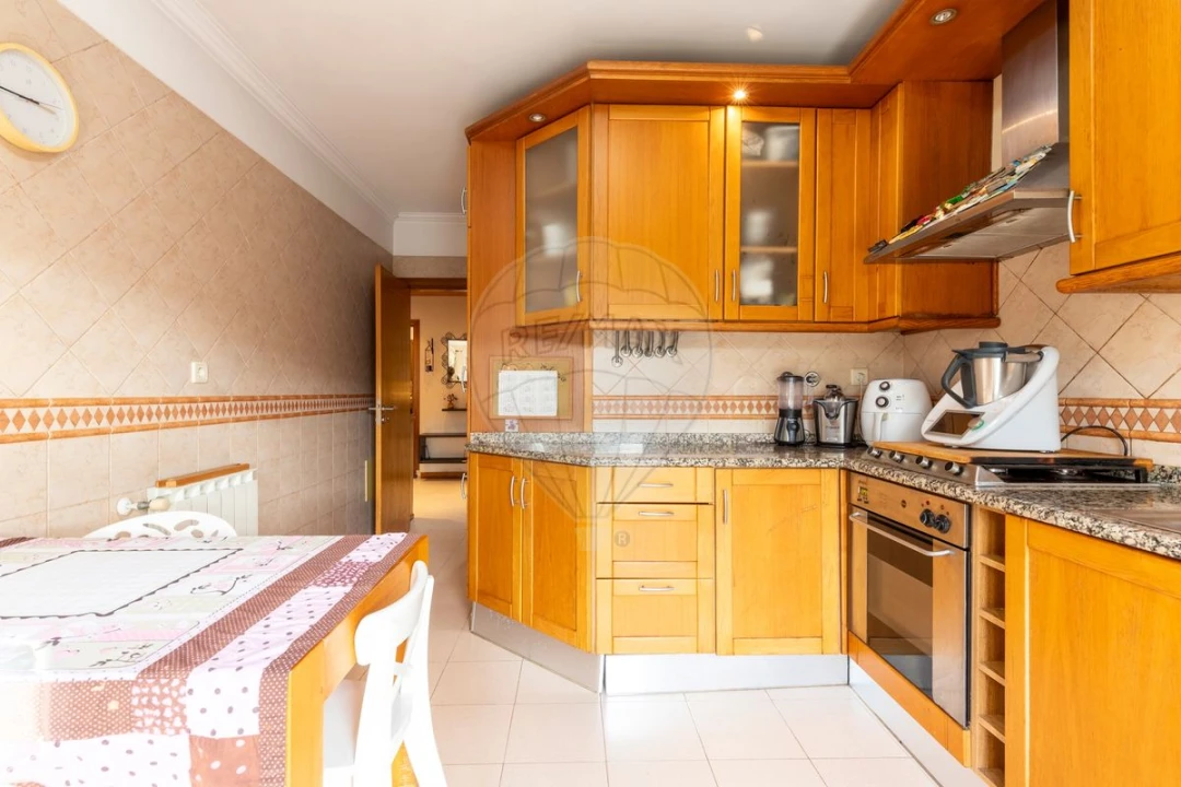 Apartamento T2 para Venda em Sapataria Foto 8