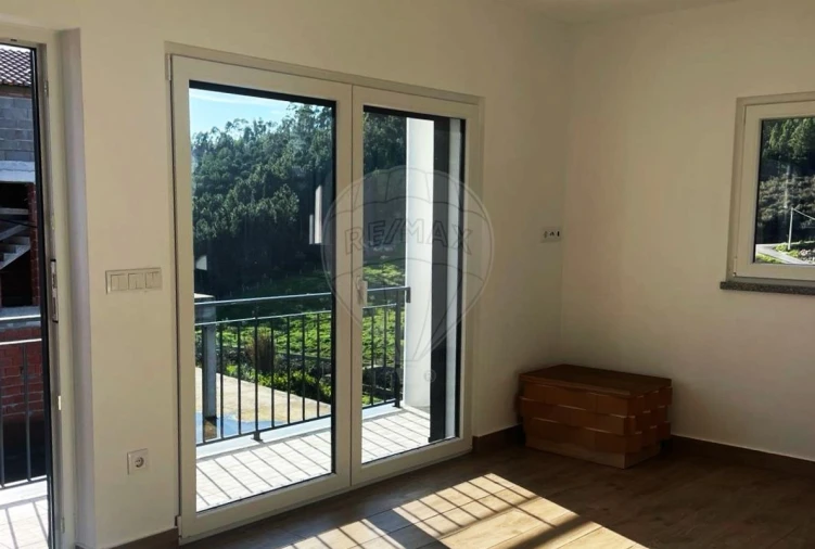 Apartamento T2 para Venda em Vila de Rei Foto 7