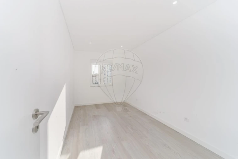 Apartamento T3 para Venda em Olivais Foto 3