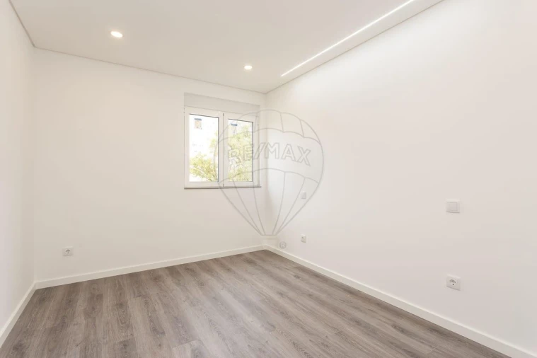 Apartamento T3 para Venda em Olivais Foto 9