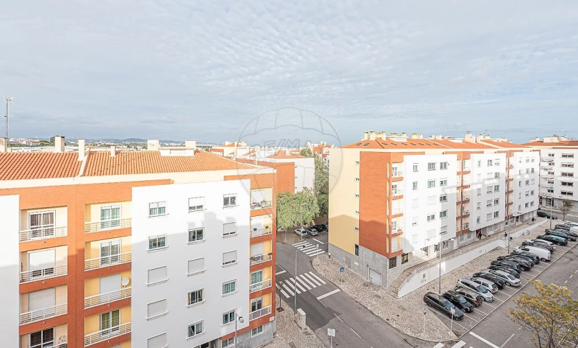 Apartamento T3 para Arrendamento em Sacavém e Prior Velho Foto 9