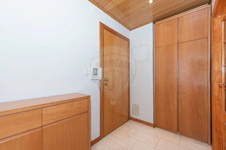 Apartamento T3 para Arrendamento em Sacavém e Prior Velho Foto 11