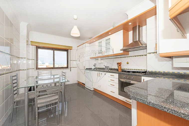 Apartamento T3 para Arrendamento em Sacavém e Prior Velho