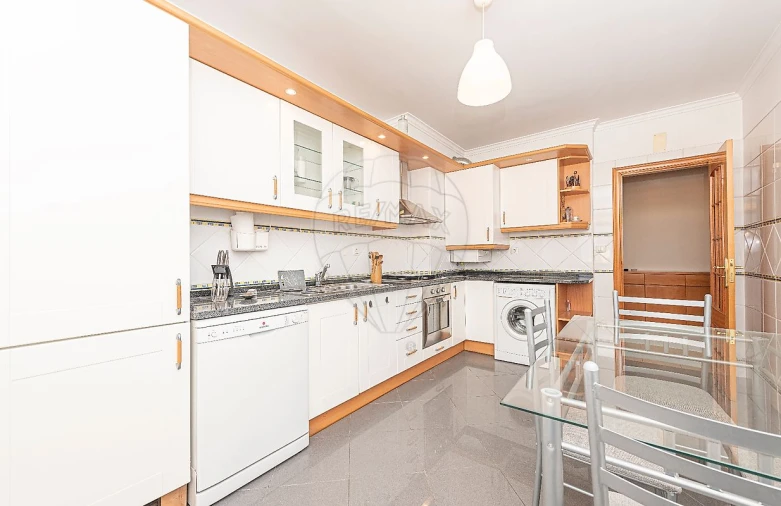 Apartamento T3 para Arrendamento em Sacavém e Prior Velho Foto 19