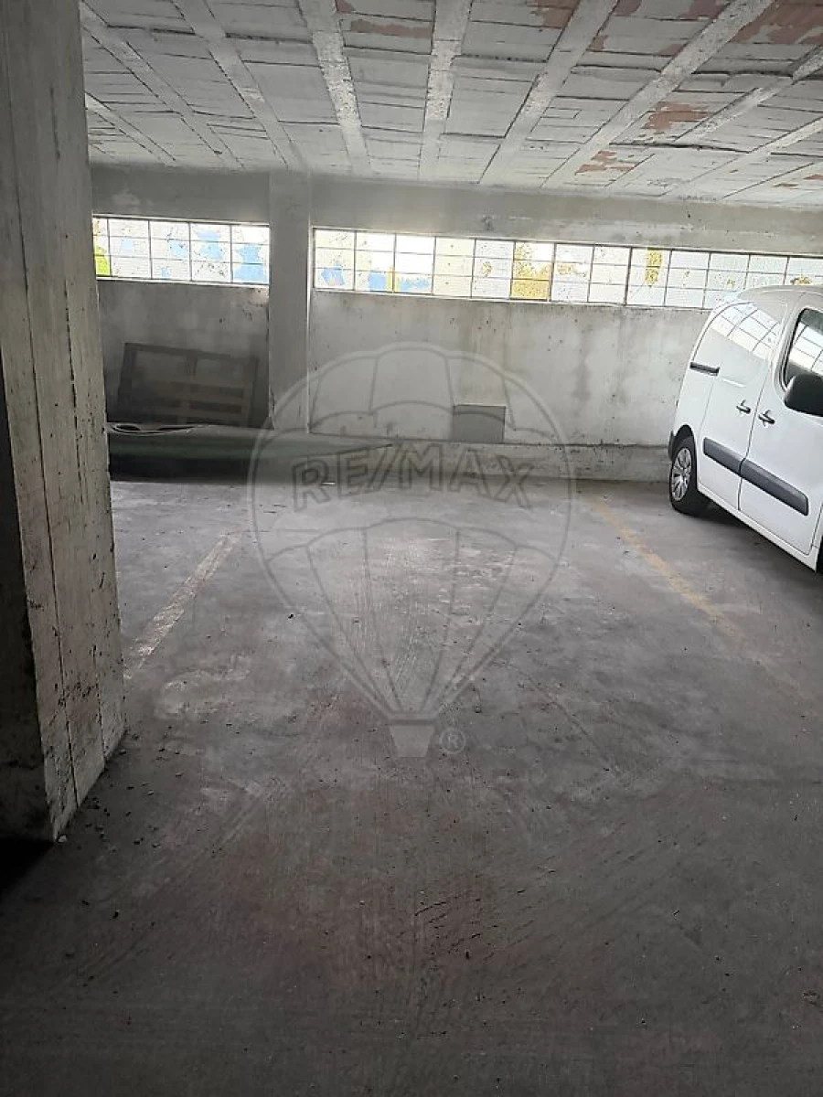 Garagem para Venda em Vila Chã, Codal e Vila Cova de Perrinho Foto 3