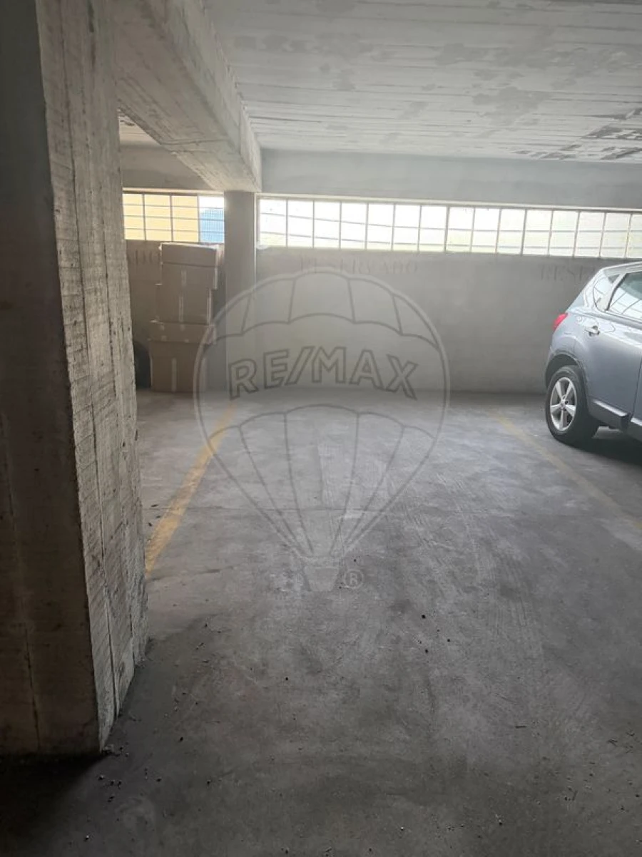 Garagem para Venda em Vila Chã, Codal e Vila Cova de Perrinho Foto 4