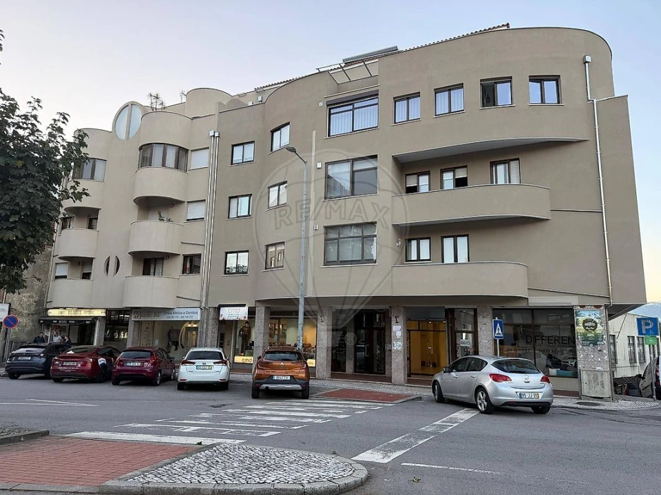 Garagem para Venda em Vila Chã, Codal e Vila Cova de Perrinho Foto 2