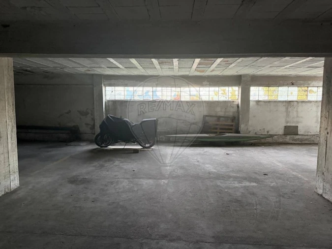 Garagem para Venda em Vila Chã, Codal e Vila Cova de Perrinho Foto 6