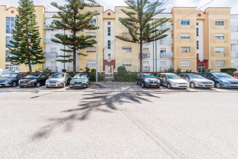 Apartamento T1 para Venda em Camarate, Unhos e Apelação Foto 40