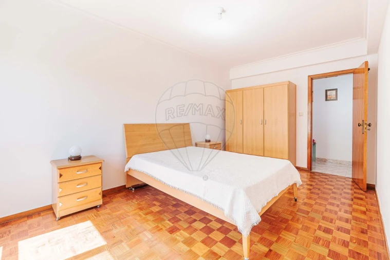Apartamento T1 para Venda em Camarate, Unhos e Apelação Foto 4