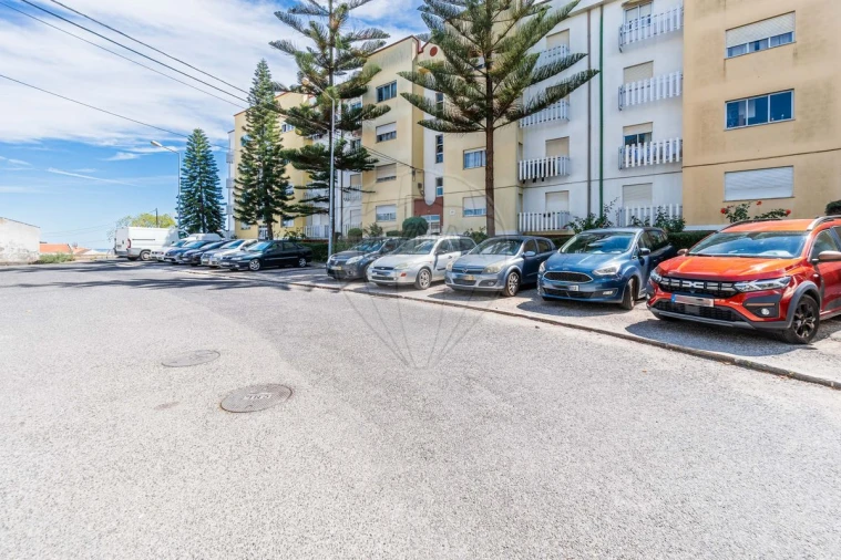 Apartamento T1 para Venda em Camarate, Unhos e Apelação Foto 41