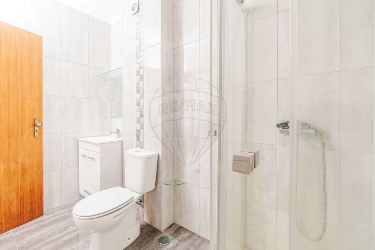 Apartamento T1 para Venda em Camarate, Unhos e Apelação Foto 13