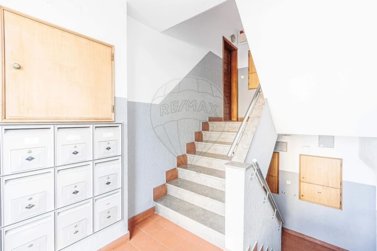 Apartamento T1 para Venda em Camarate, Unhos e Apelação Foto 34