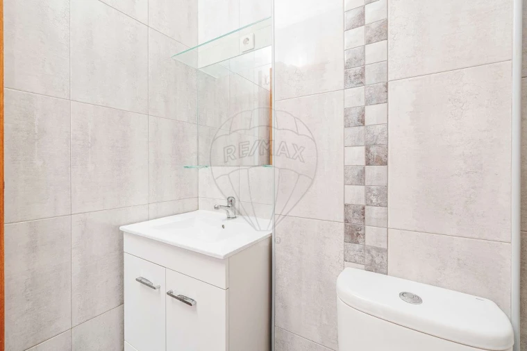 Apartamento T1 para Venda em Camarate, Unhos e Apelação Foto 8