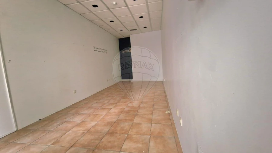 Loja para Arrendamento em Sé Nova, Santa Cruz, Almedina e São Bartolomeu Foto 3