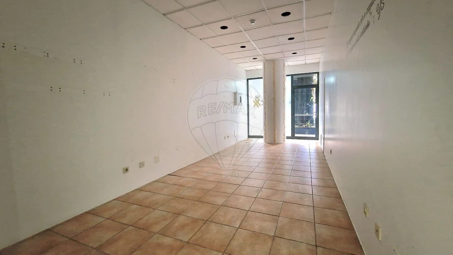 Loja para Arrendamento em Sé Nova, Santa Cruz, Almedina e São Bartolomeu Foto 6