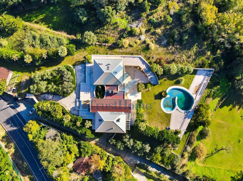 Moradia T6 para Venda em Queluz e Belas Foto 2