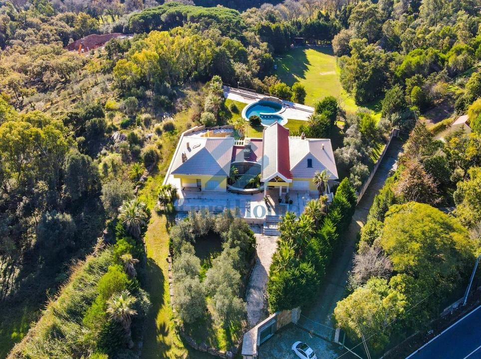 Moradia T6 para Venda em Queluz e Belas Foto 3