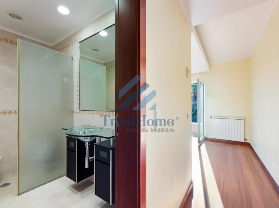 Moradia T6 para Venda em Queluz e Belas Foto 37