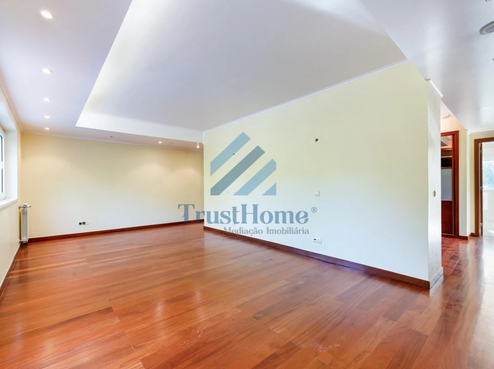 Moradia T6 para Venda em Queluz e Belas Foto 39