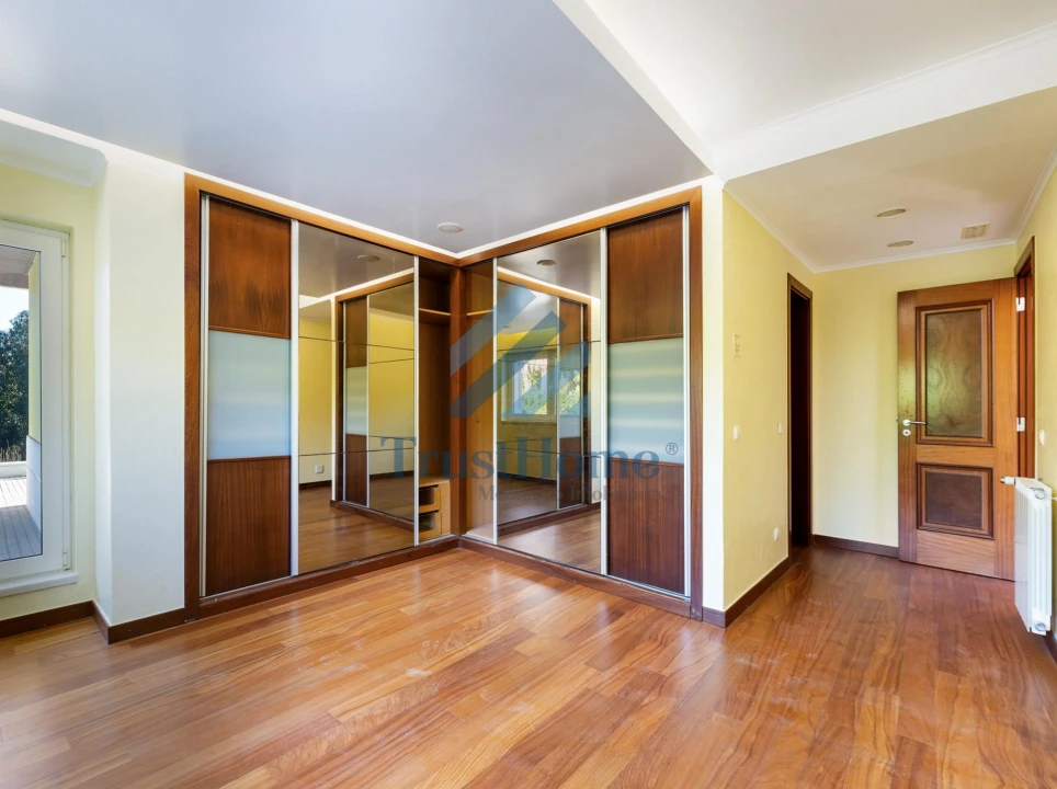 Moradia T6 para Venda em Queluz e Belas Foto 36