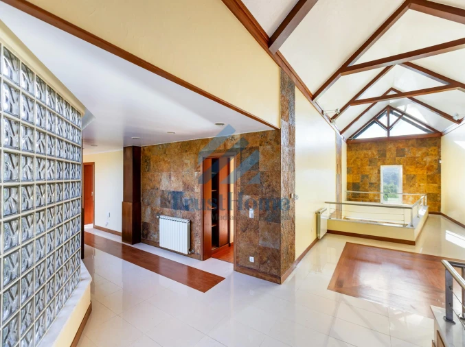 Moradia T6 para Venda em Queluz e Belas Foto 6