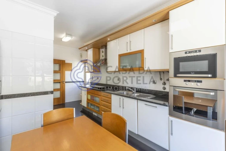 Moradia T4 para Venda em São Domingos de Rana Foto 7