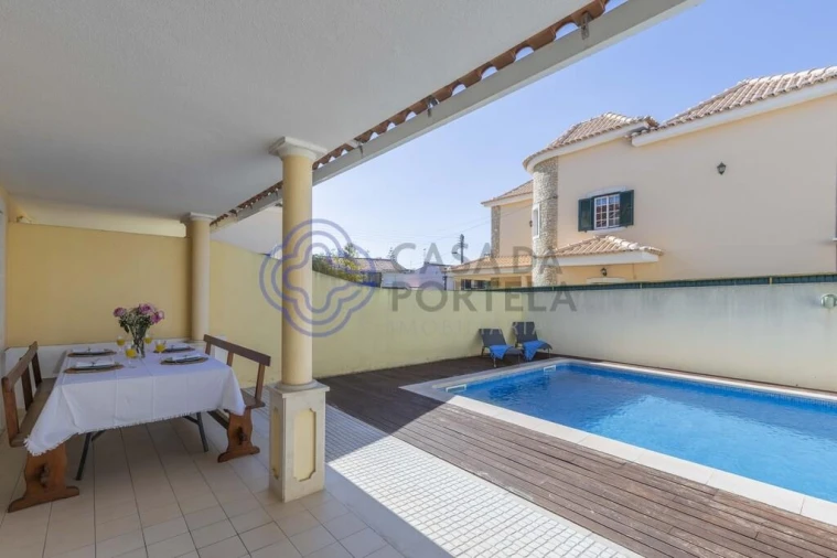 Moradia T4 para Venda em São Domingos de Rana Foto 4