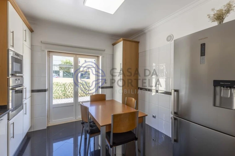 Moradia T4 para Venda em São Domingos de Rana Foto 8