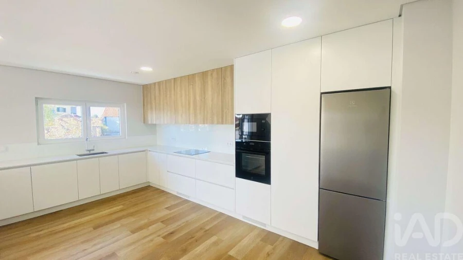 Moradia T4 para Venda em Santo Isidoro Foto 6