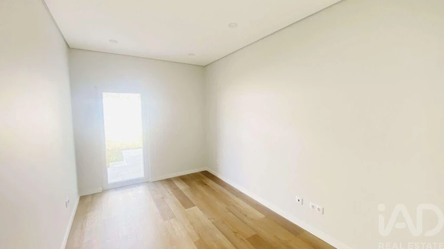 Moradia T4 para Venda em Santo Isidoro Foto 9