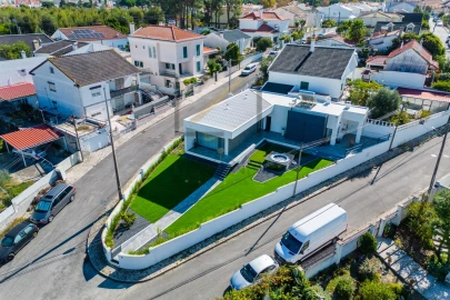 Moradia T3 para Venda em Charneca de Caparica e Sobreda