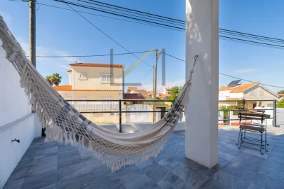 Moradia T3 para Venda em Charneca de Caparica e Sobreda