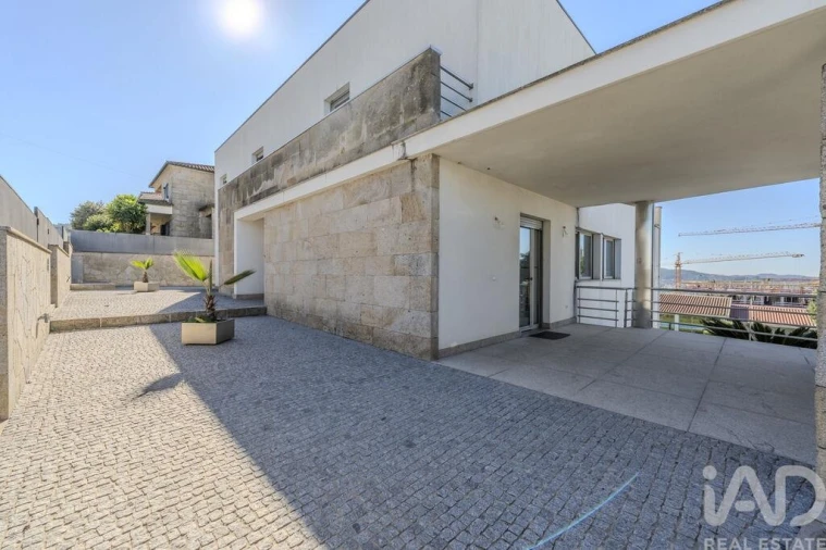 Moradia T4 para Venda em Nogueira, Fraião e Lamaçães Foto 32