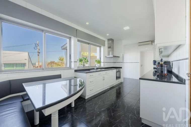 Moradia T4 para Venda em Nogueira, Fraião e Lamaçães Foto 15