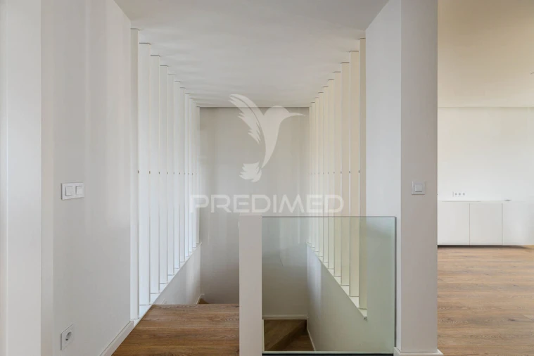 Apartamento T4 para Venda em Colares Foto 11