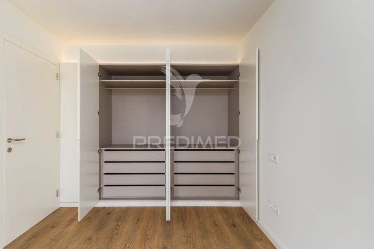 Apartamento T4 para Venda em Colares Foto 16