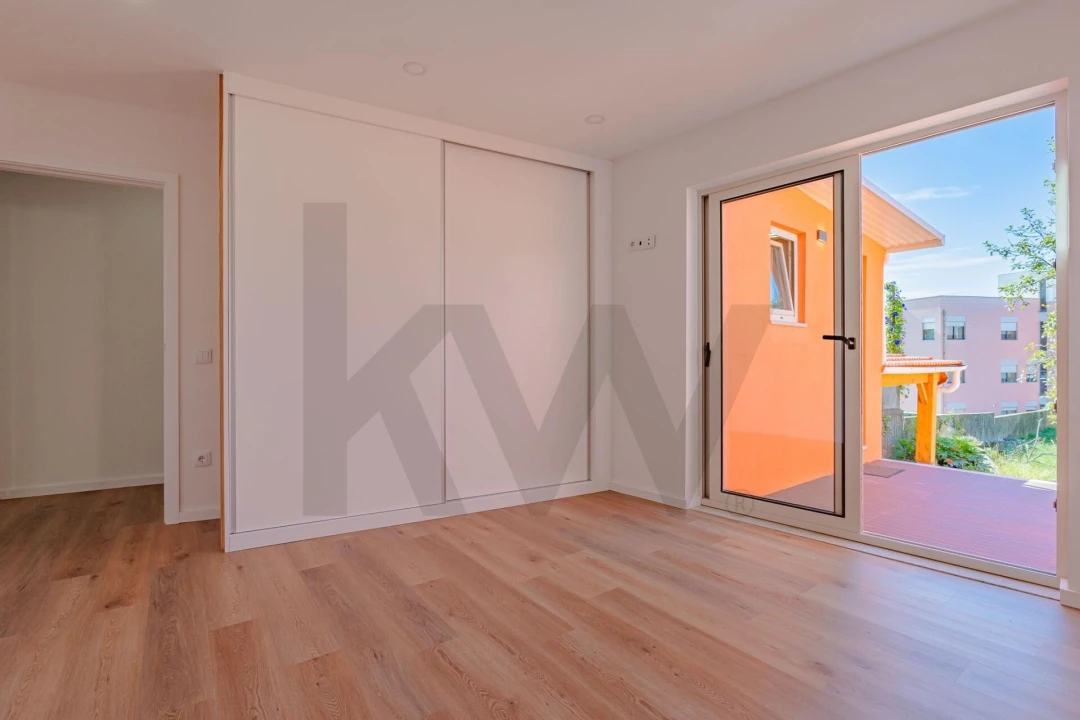 Moradia T2 para Venda em Arrifana Foto 10