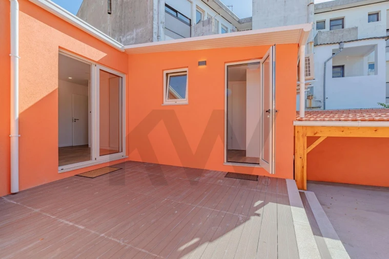 Moradia T2 para Venda em Arrifana Foto 14