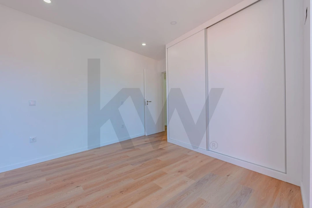 Moradia T2 para Venda em Arrifana Foto 11