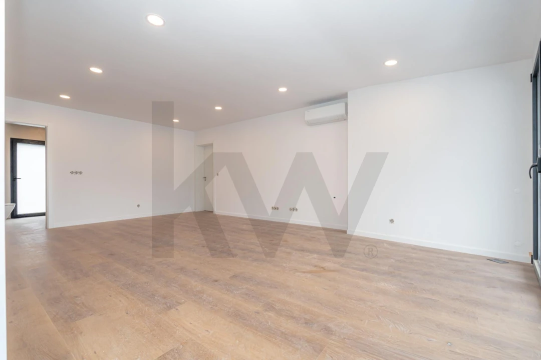Apartamento T3 para Venda em Santo Antonio dos Olivais Foto 5