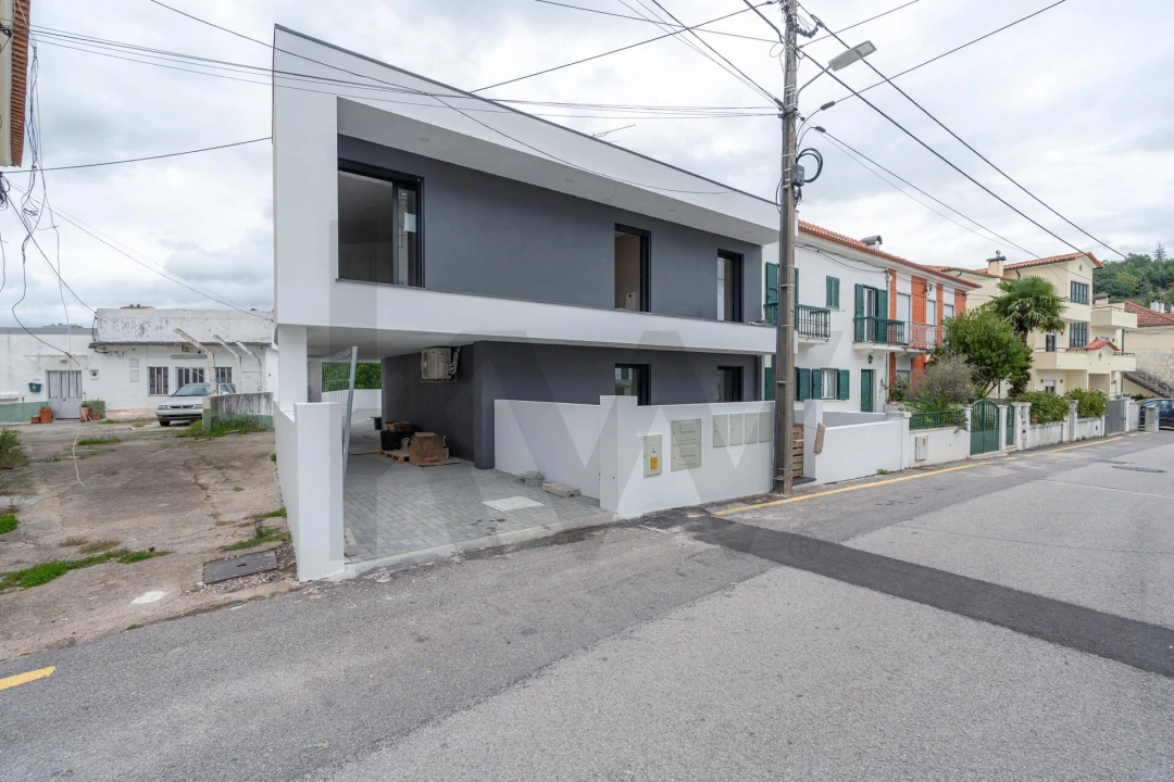 Apartamento T3 para Venda em Santo Antonio dos Olivais Foto 1