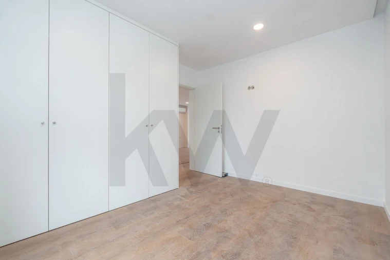 Apartamento T3 para Venda em Santo Antonio dos Olivais Foto 13