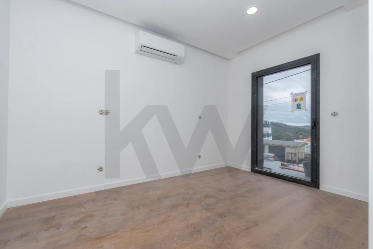 Apartamento T3 para Venda em Santo Antonio dos Olivais Foto 12